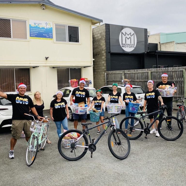 gcys-group-photo-with-bikes-and-hampers